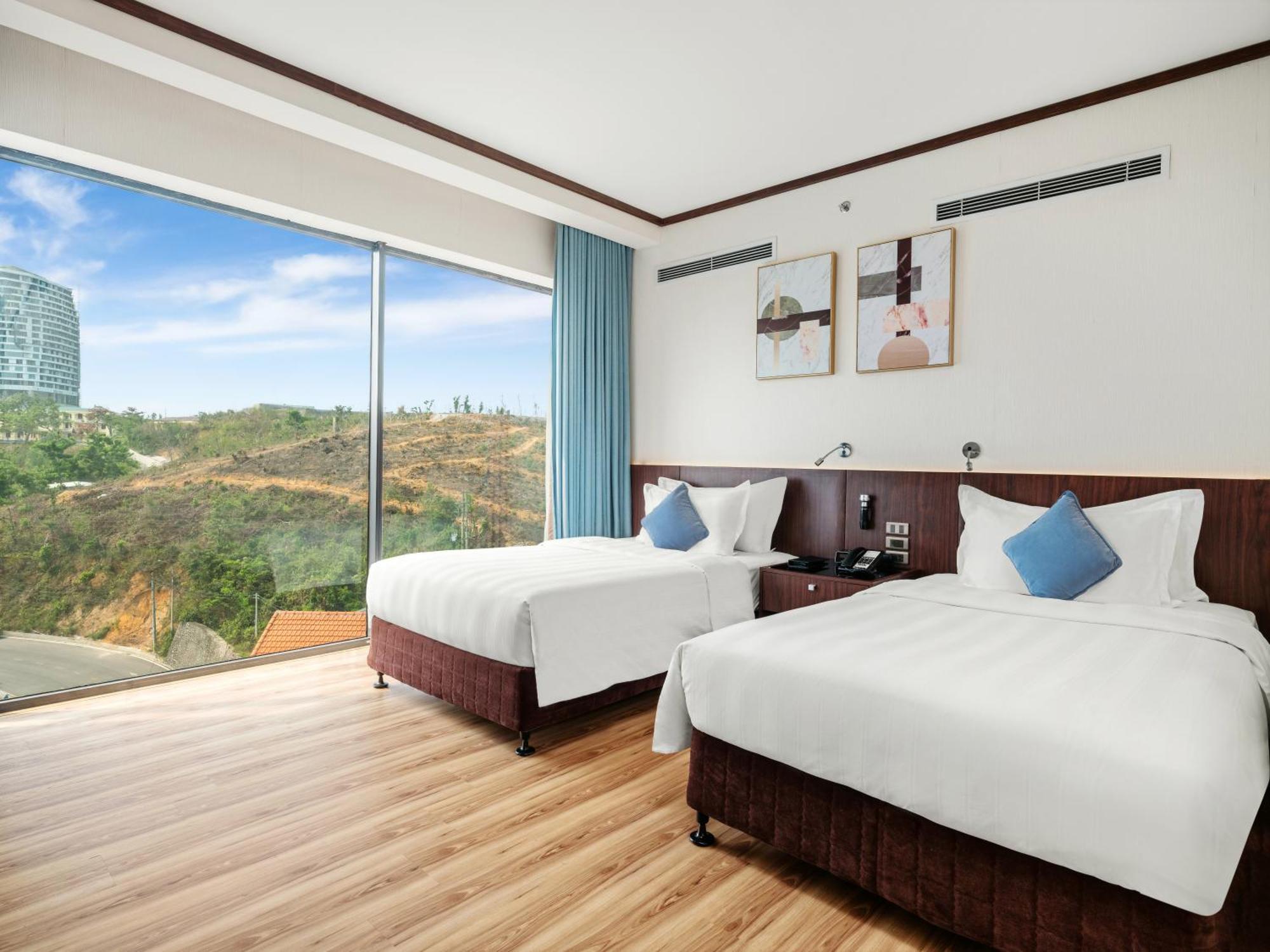 Wyndham Legend Halong Hotel 5*