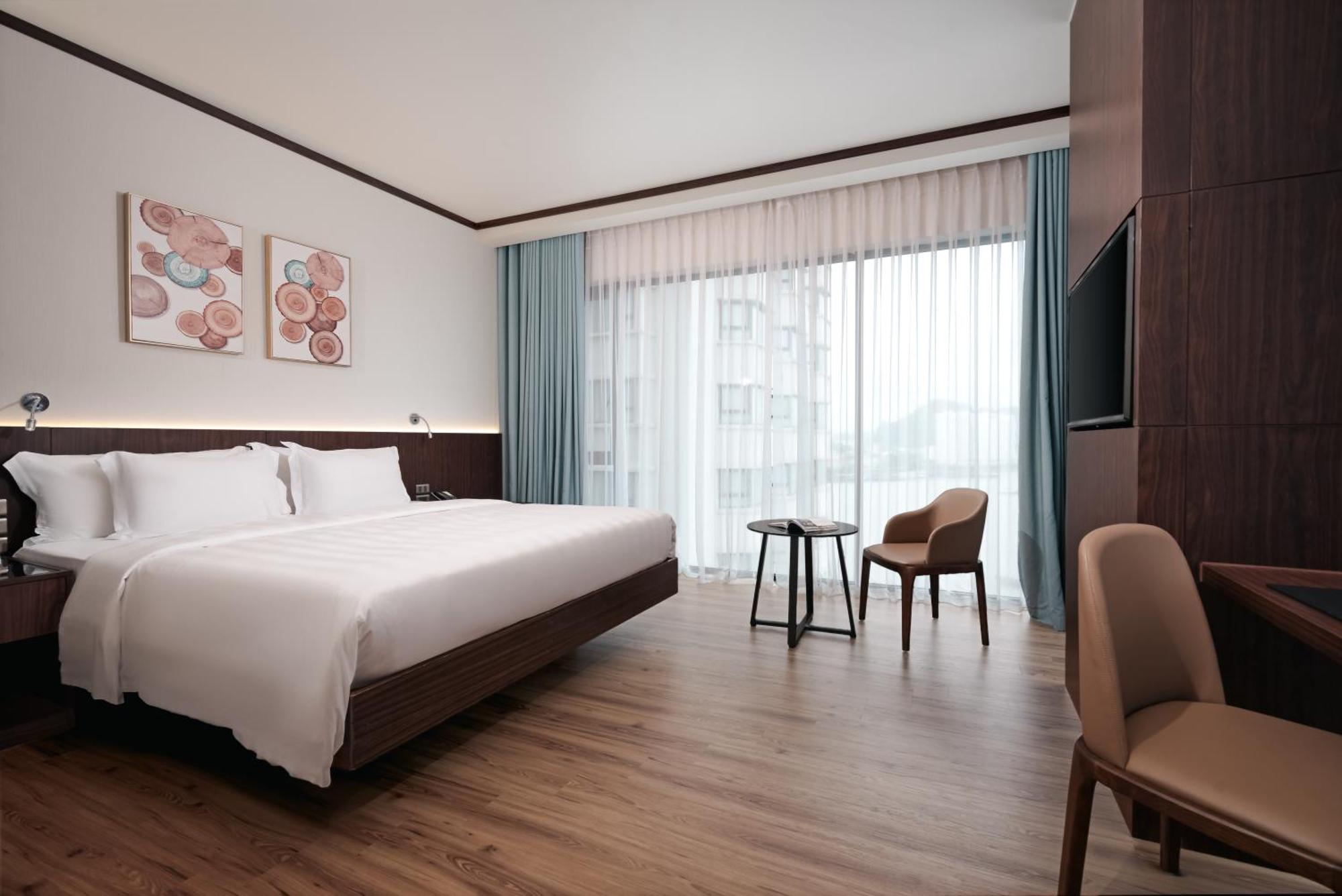 Hotel Wyndham Legend Halong 5*