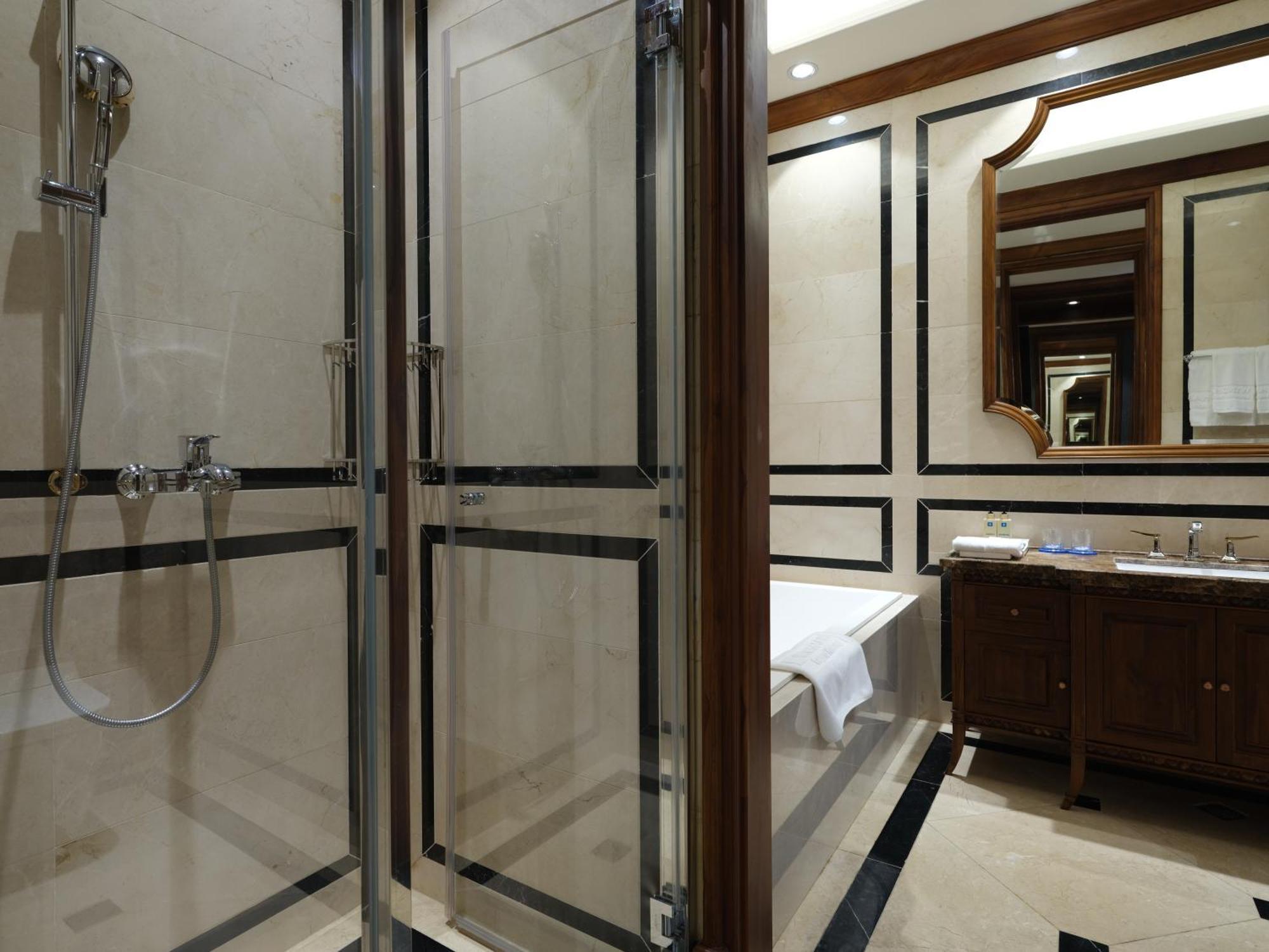 Wyndham Legend Halong Hotel Hạ Long