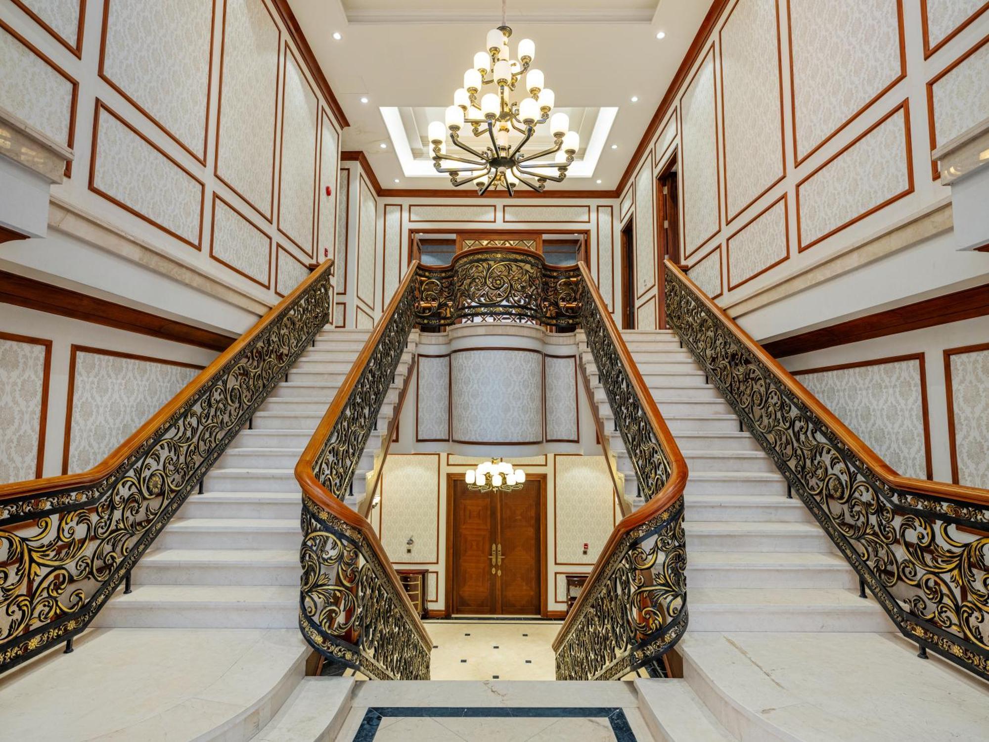 Hotel Wyndham Legend Halong 5*